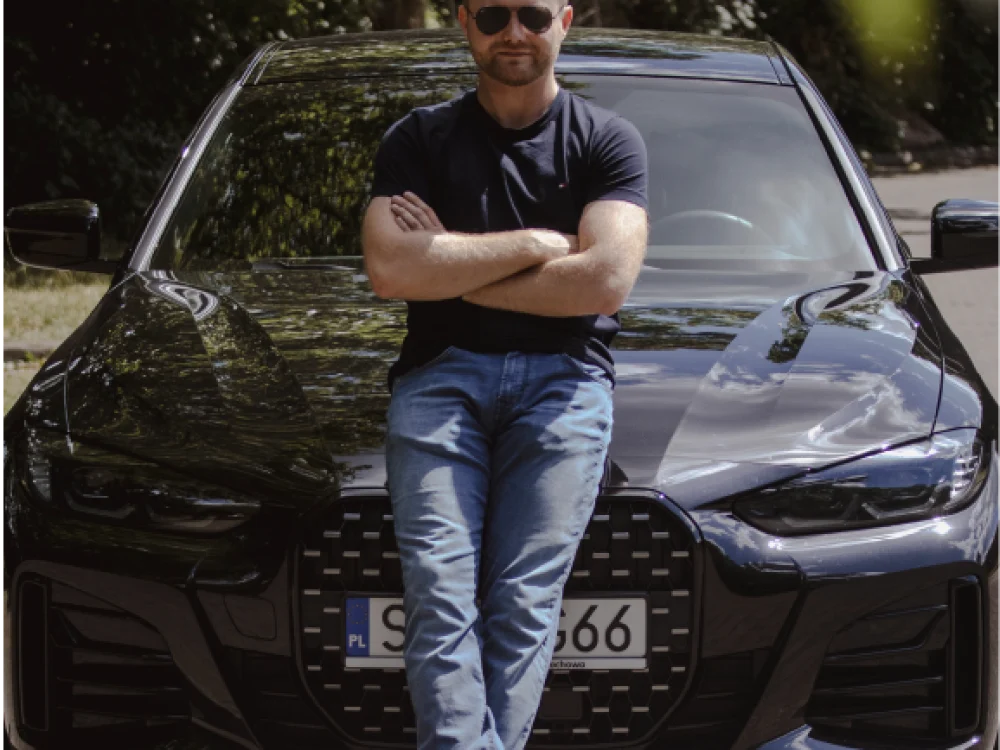 Zdjęcia na tindera sesja na portale randkowe męskie sesje zdjęciowe Zdjęcia samochodu fotografia motoryzacyjna sesja z autem